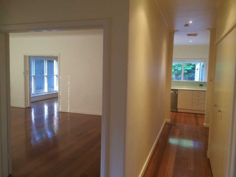 1 Grosvenor Road, Glen Iris VIC 3146