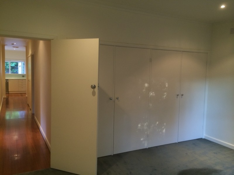 1 Grosvenor Road, Glen Iris VIC 3146