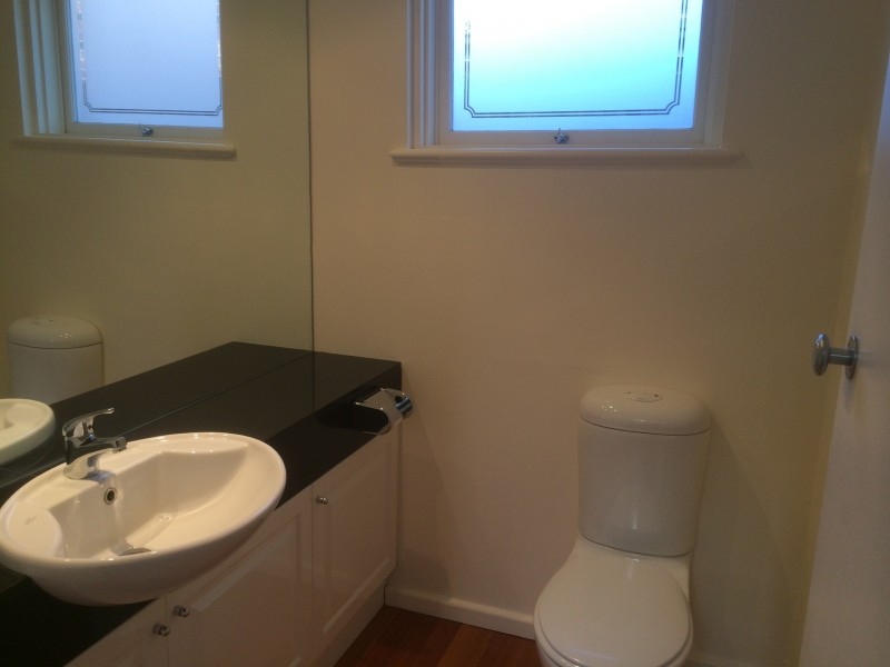 1 Grosvenor Road, Glen Iris VIC 3146