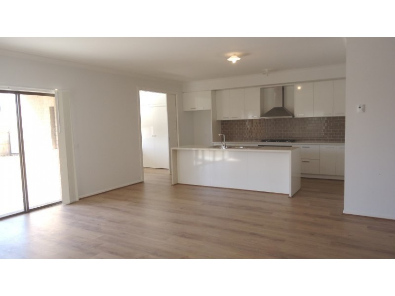 8 Goldsborough Drive, Truganina VIC 3029