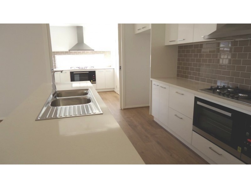 8 Goldsborough Drive, Truganina VIC 3029