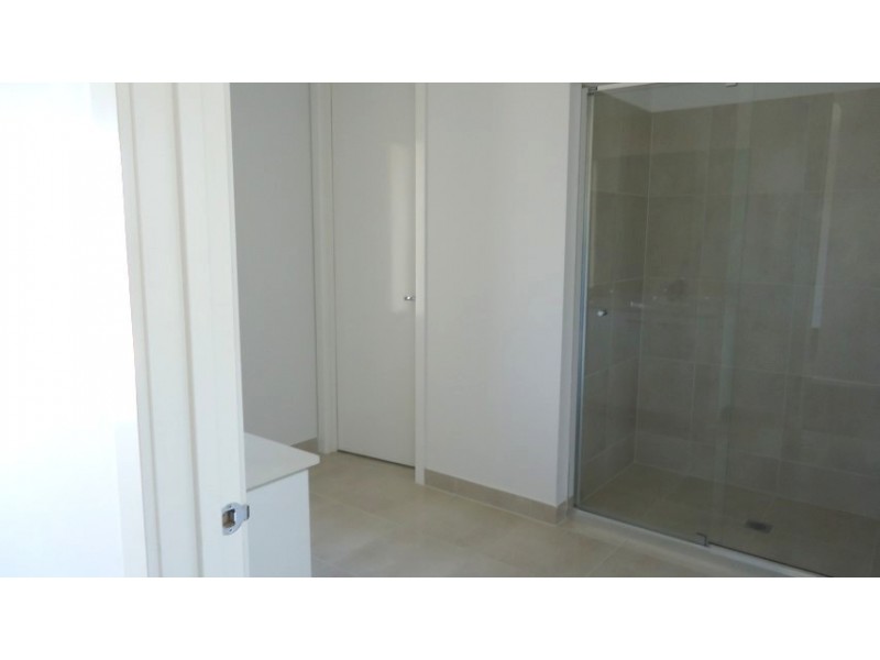 8 Goldsborough Drive, Truganina VIC 3029