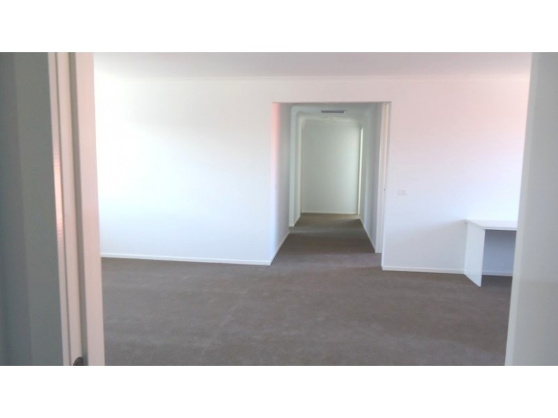 8 Goldsborough Drive, Truganina VIC 3029