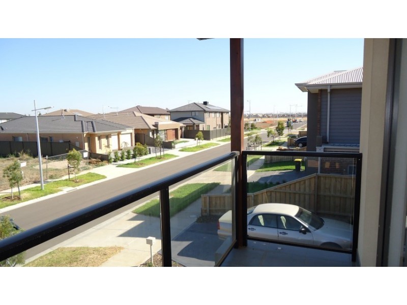 8 Goldsborough Drive, Truganina VIC 3029