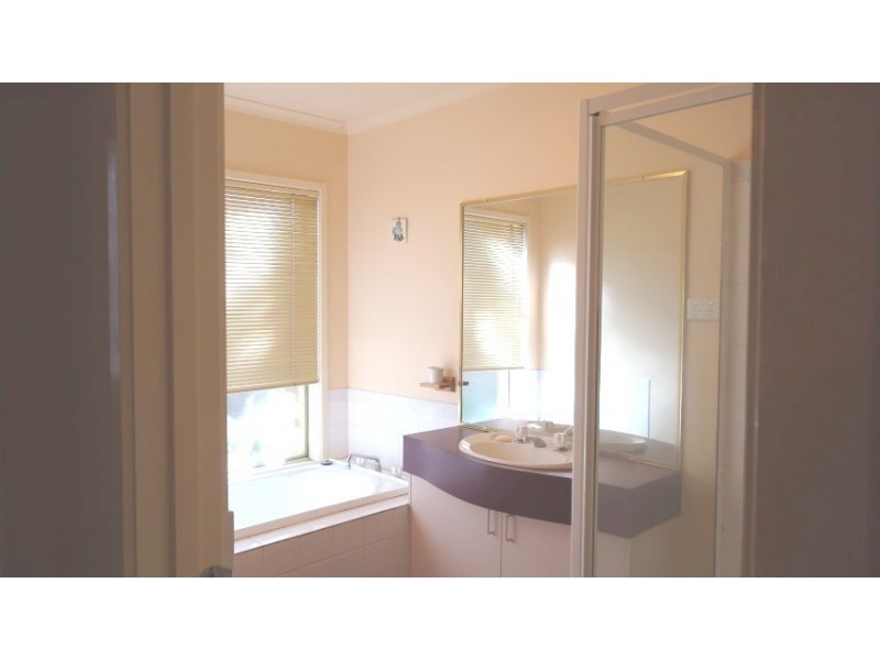 18 Carnaby Close, Hoppers Crossing VIC 3029