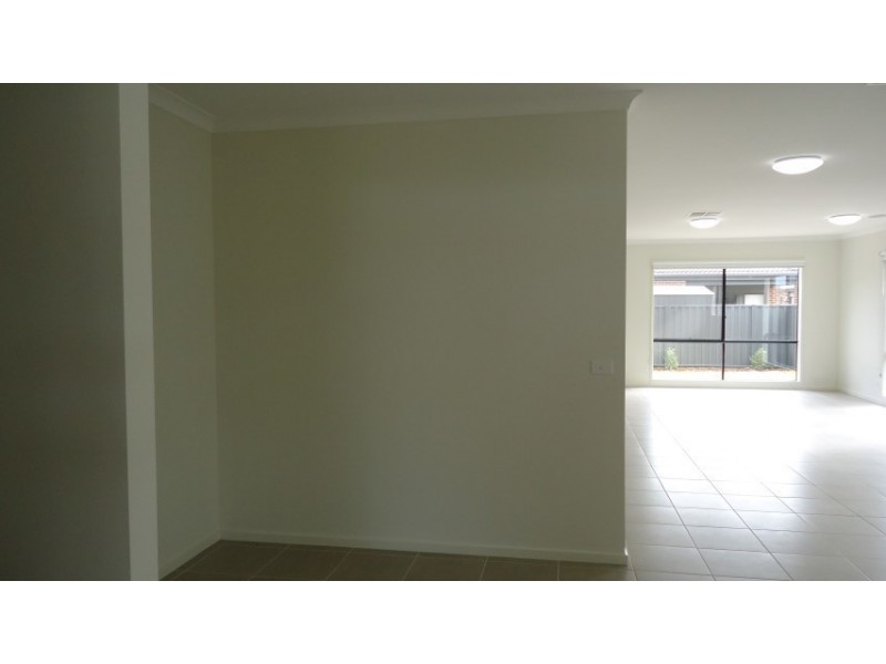 8 Rosehall Street, Tarneit VIC 3029