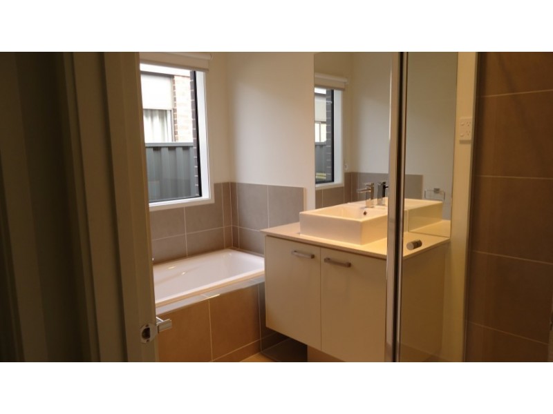 8 Rosehall Street, Tarneit VIC 3029