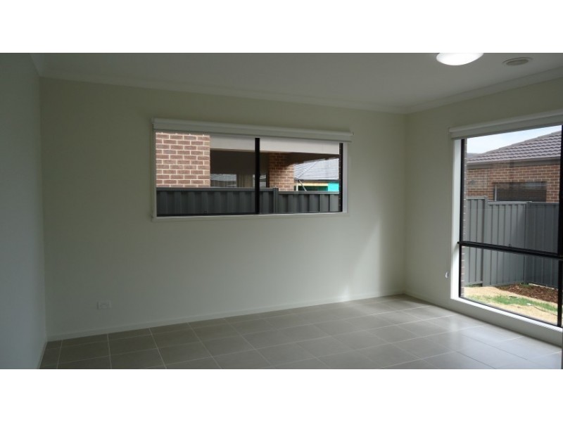 8 Rosehall Street, Tarneit VIC 3029