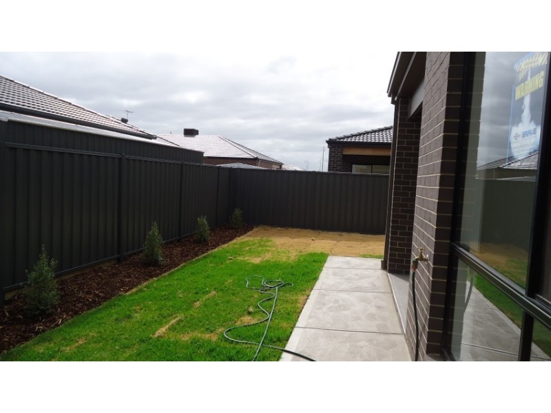 8 Rosehall Street, Tarneit VIC 3029
