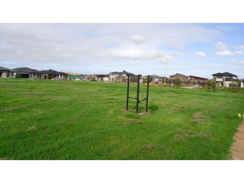 8 Rosehall Street, Tarneit VIC 3029