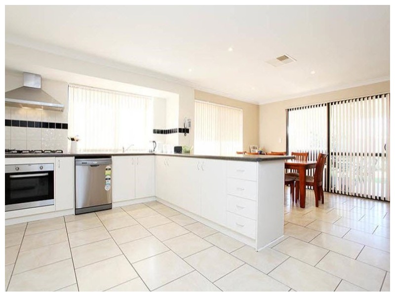 3 Varia Way, Halls Head WA 6210