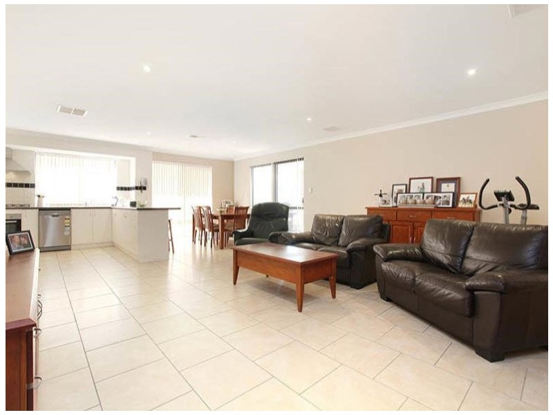 3 Varia Way, Halls Head WA 6210