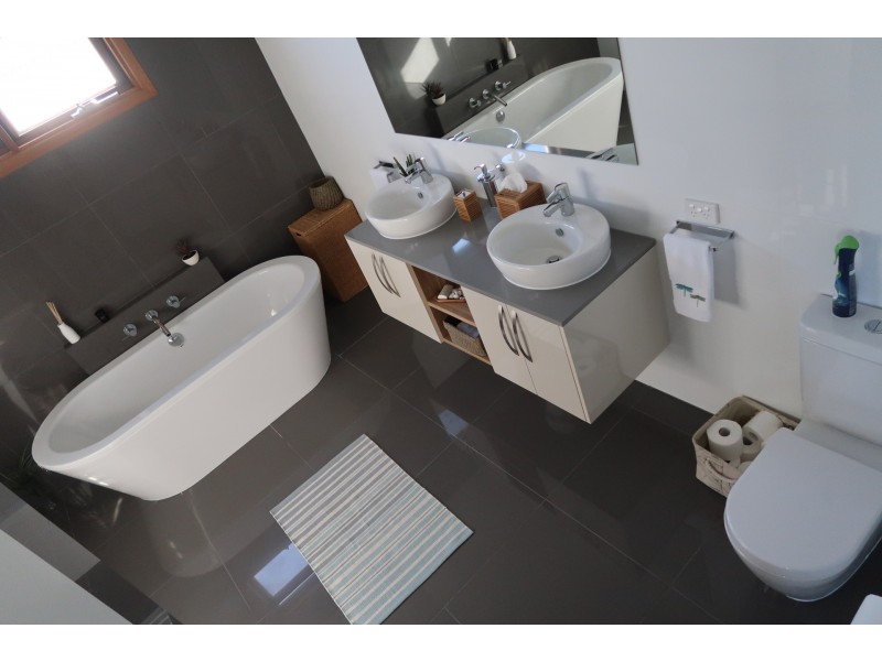 9 Britannia Parade, Hindmarsh Island SA 5214