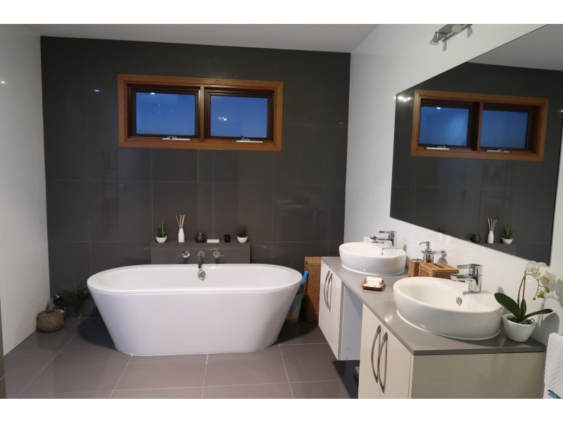 9 Britannia Parade, Hindmarsh Island SA 5214