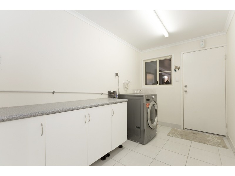 1 Abel Tasman Court, Rural View QLD 4740