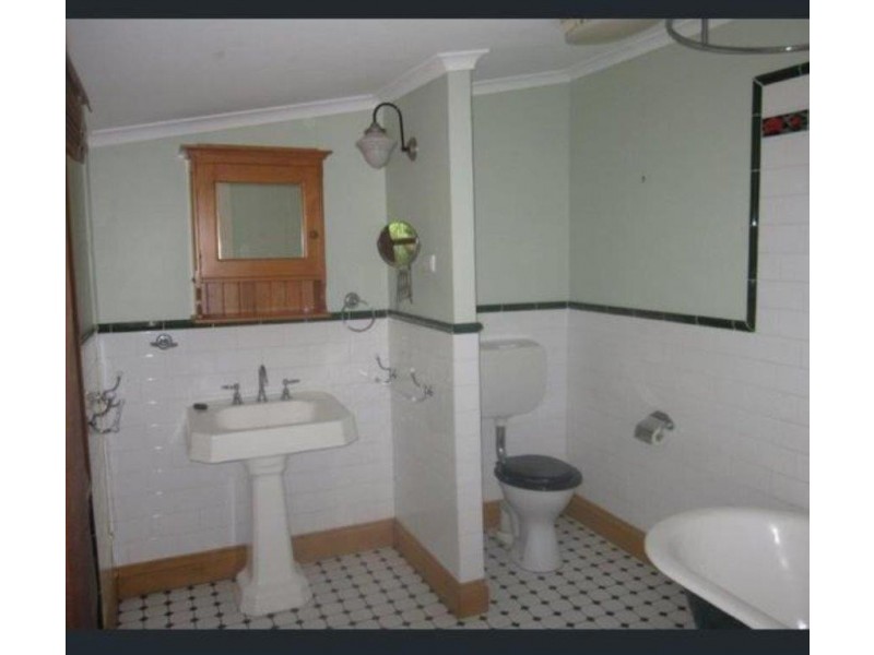 8 Mannion Street, Red Hill QLD 4059