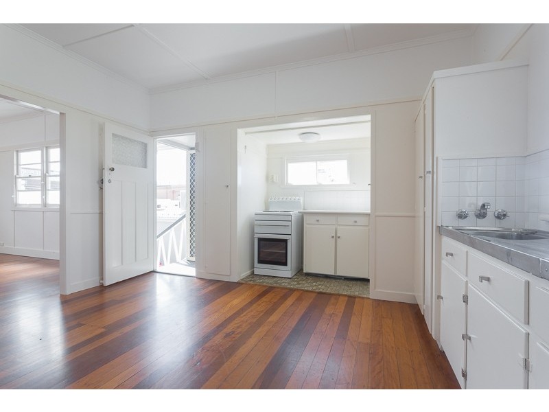 8 Seventh Avenue, Palm Beach QLD 4221