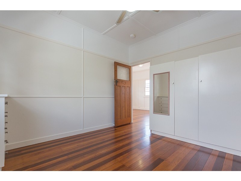 8 Seventh Avenue, Palm Beach QLD 4221