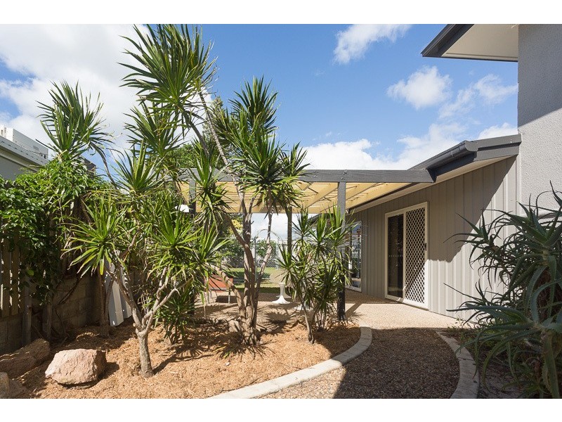 8 Seventh Avenue, Palm Beach QLD 4221