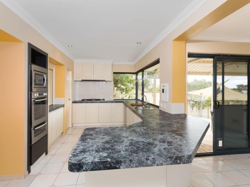 73 Anglesey Drive, Kardinya WA 6163