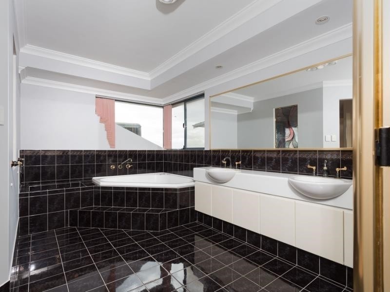 73 Anglesey Drive, Kardinya WA 6163