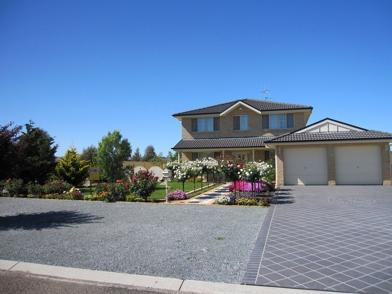 14 Falconer Place, Bungendore NSW 2621
