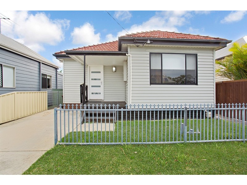4 Gulliver Street, Hamilton NSW 2303