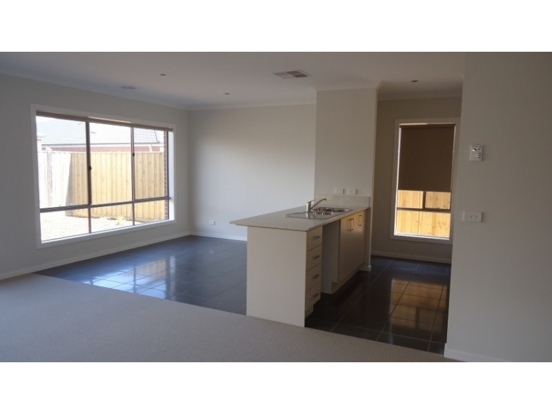 22 Chamberlain Way, Williams Landing VIC 3027