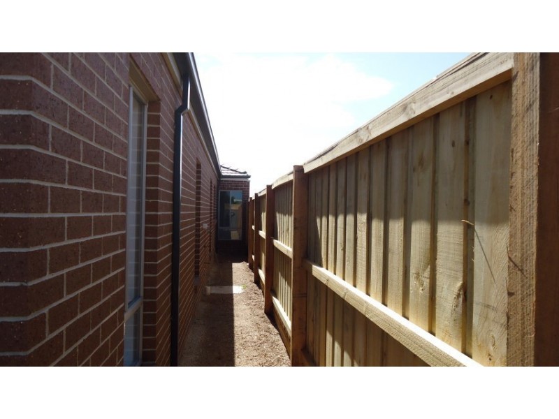 22 Chamberlain Way, Williams Landing VIC 3027