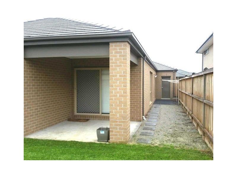 30 Simanson Way, Williams Landing VIC 3027