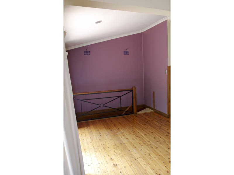 79 Rowland Ave, Mangerton NSW 2500