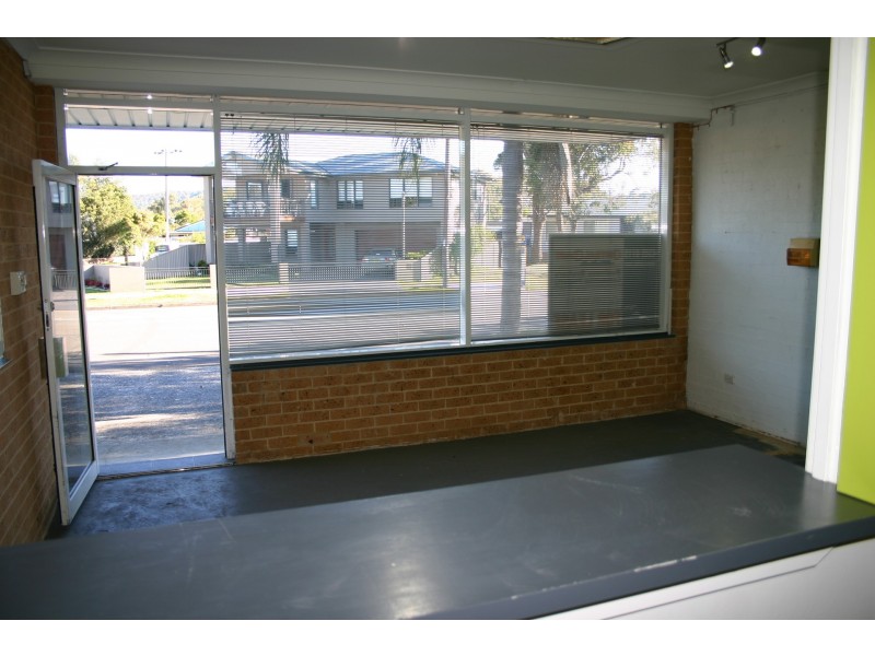 Shop 1/51 Kerry Crescent, Berkeley Vale NSW 2261