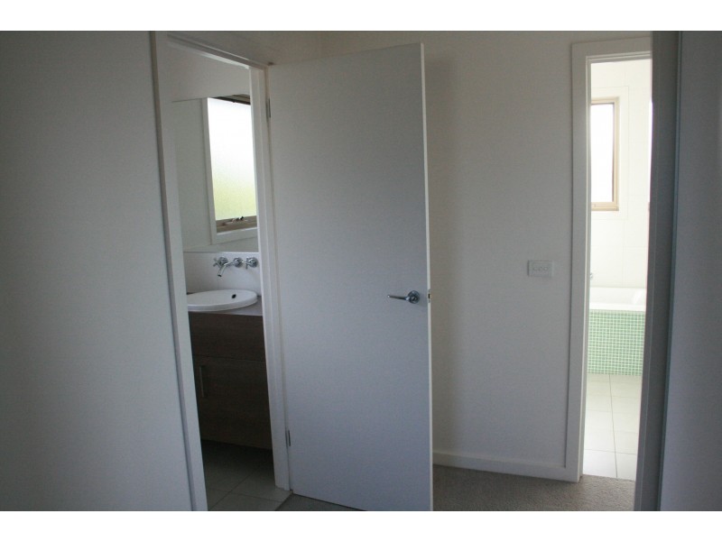 2/87 Northview Drive, Leopold VIC 3224