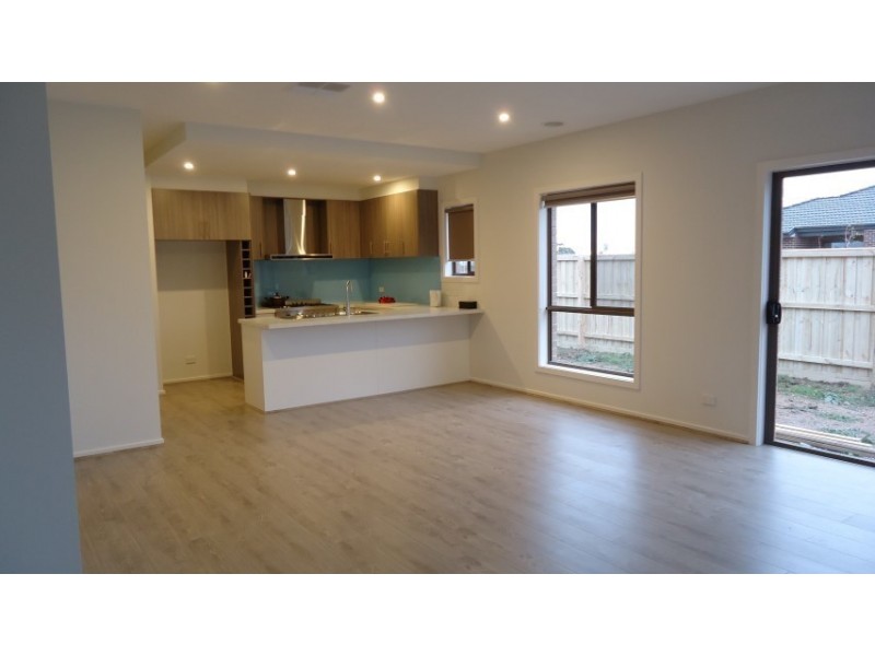 18 Bensonhurt Parade, Point Cook VIC 3030