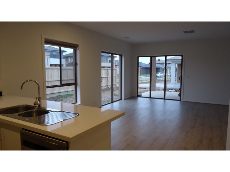 18 Bensonhurt Parade, Point Cook VIC 3030