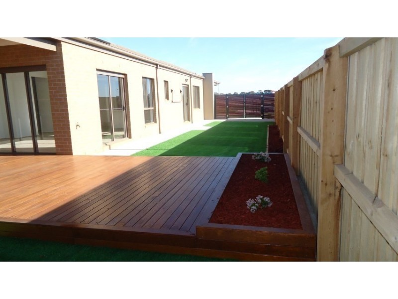 18 Bensonhurt Parade, Point Cook VIC 3030