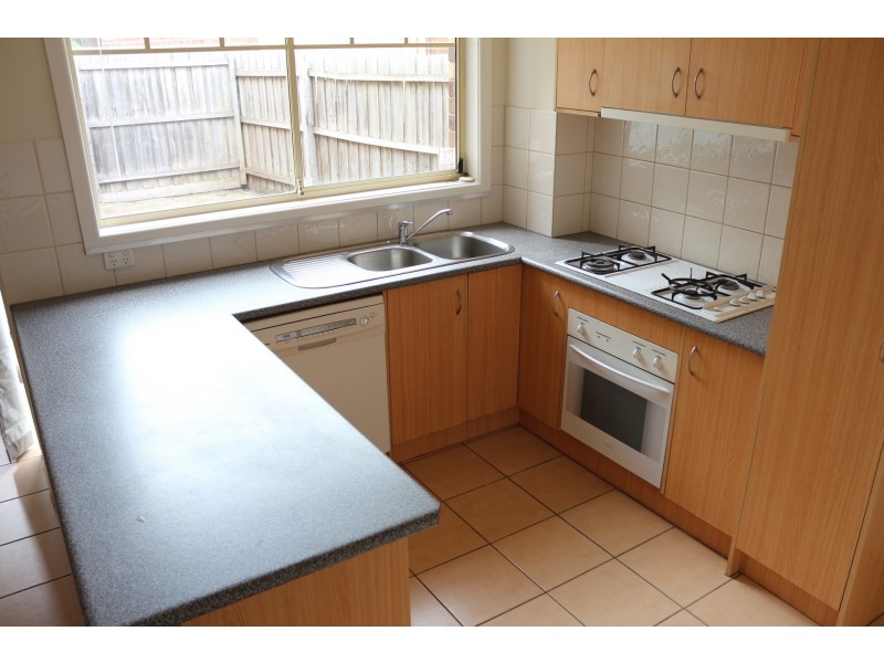 2/24 Churchill Avenue, Maidstone VIC 3012