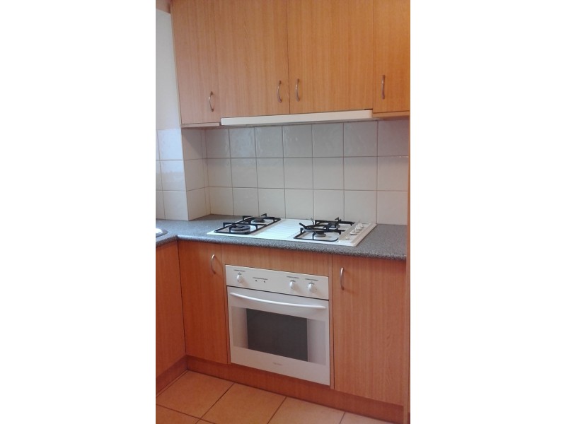 2/24 Churchill Avenue, Maidstone VIC 3012