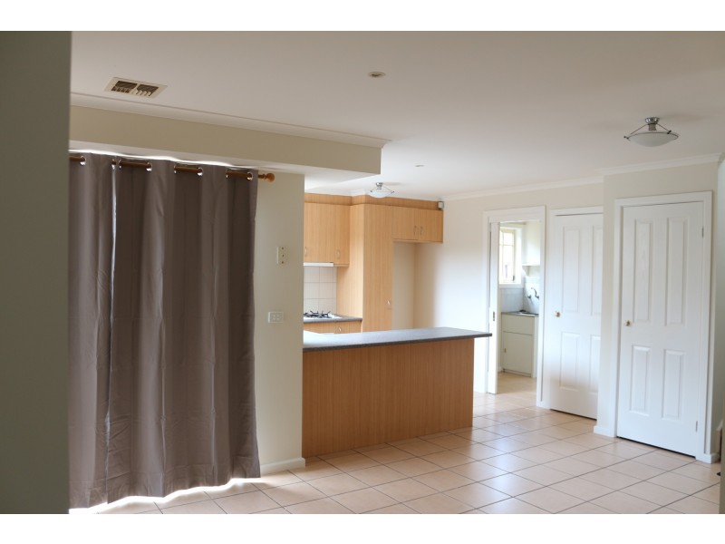 2/24 Churchill Avenue, Maidstone VIC 3012