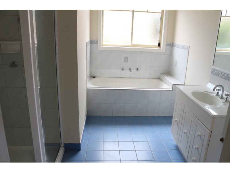 2/24 Churchill Avenue, Maidstone VIC 3012