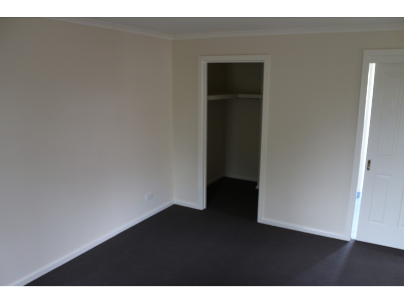 2/24 Churchill Avenue, Maidstone VIC 3012