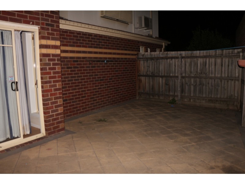 2/24 Churchill Avenue, Maidstone VIC 3012