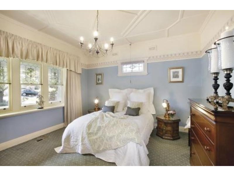 88 Locksley Rd, Ivanhoe VIC 3079