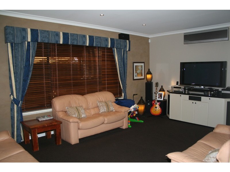 8 Swan Bank Road, Maylands WA 6051