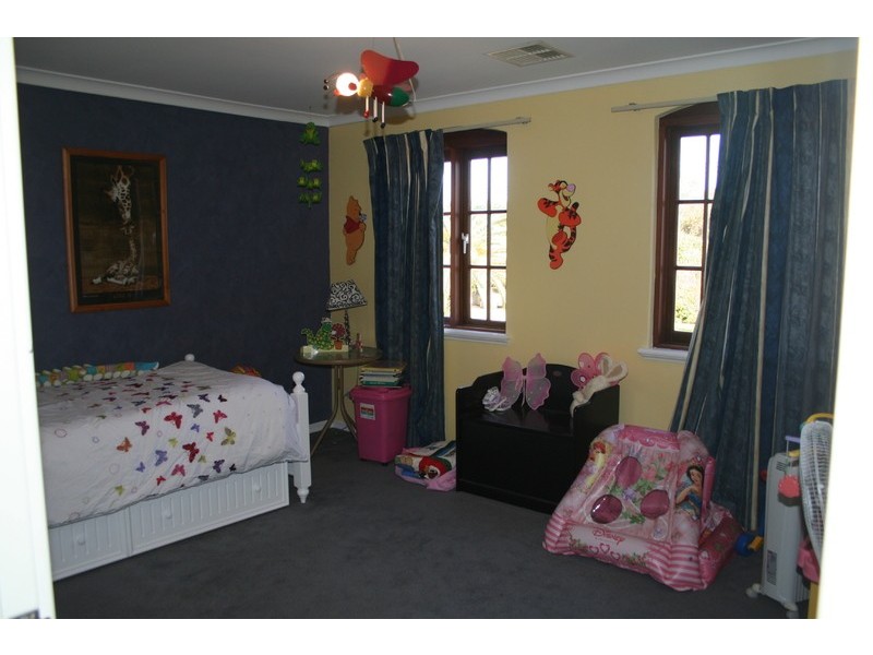 8 Swan Bank Road, Maylands WA 6051