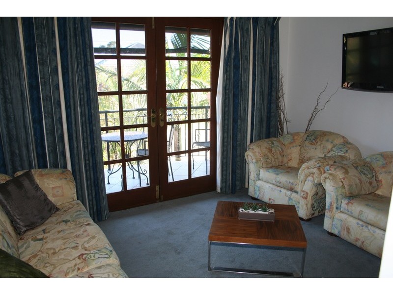 8 Swan Bank Road, Maylands WA 6051