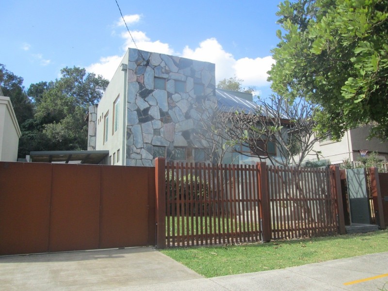 2/2081 Gold Coast Highway, Miami QLD 4220