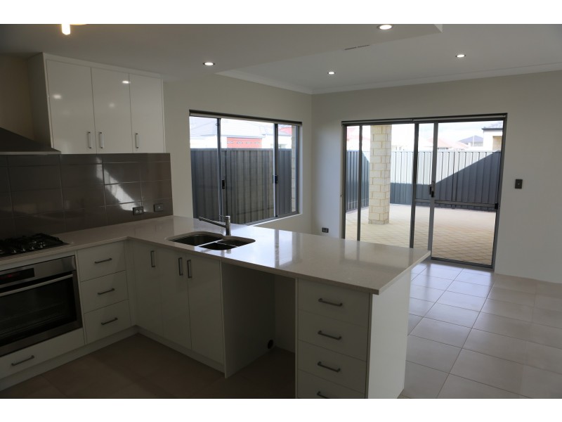 1 Donatti Retreat, Caversham WA 6055