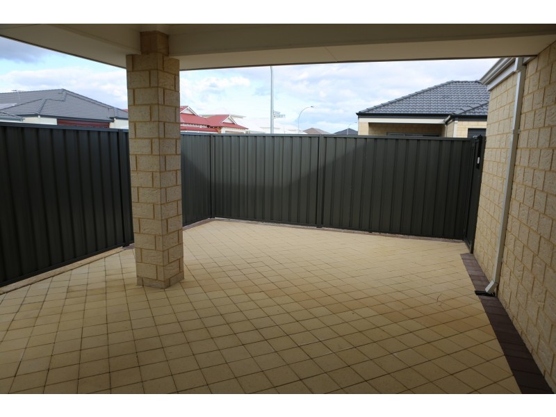 1 Donatti Retreat, Caversham WA 6055