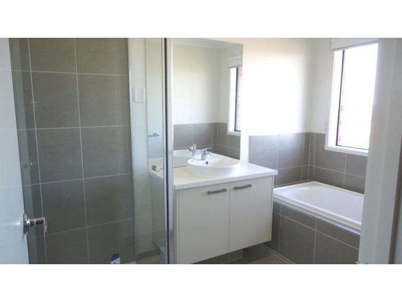 16 Astra Avenue, Truganina VIC 3029